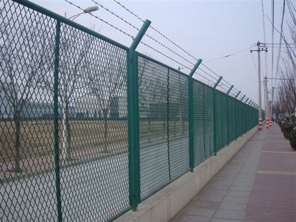 鋼板網(wǎng)護欄網(wǎng).jpg
