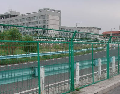 公路護(hù)欄網(wǎng).jpg